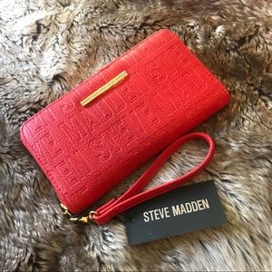 NWT!! Steve Madden Logo Wristlet Clutch Wallet